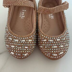 Link Cream Dress Shoes with Sparkling Embellishments